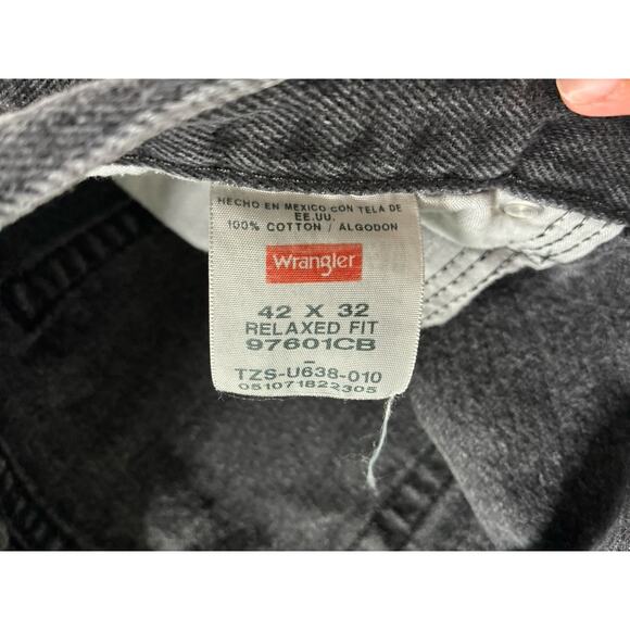 Wrangler Mens Classic Straight Jeans Black Medium Wash Relaxed Fit Denim 42x32 - Picture 3 of 7